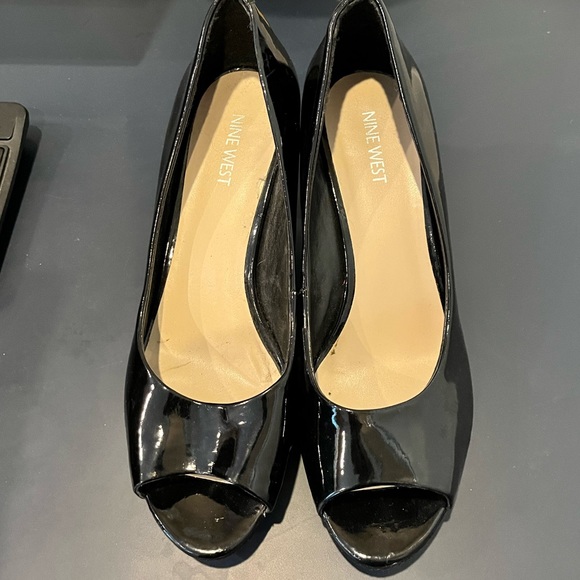 Nine West size 10 black patent peep toe heals. - Picture 1 of 5